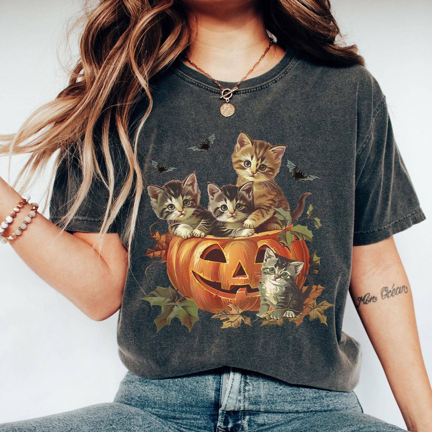 Vintage 90s Cat Halloween Shirt - Retro Spooky Pumpkin Tee