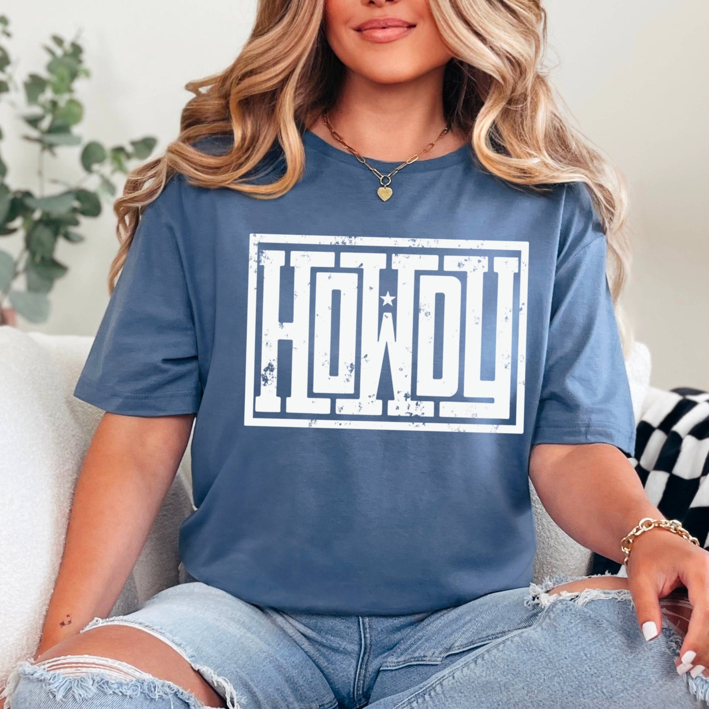 Howdy Western Graphic Tee | Gildan