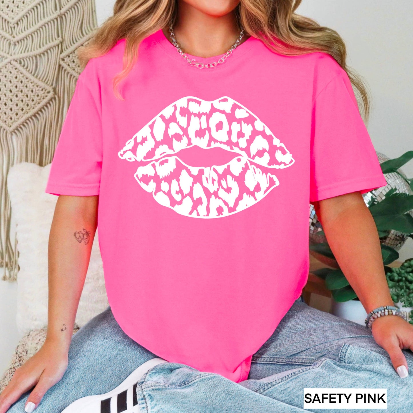 Leopard Lips Graphic Shirt | Gildan