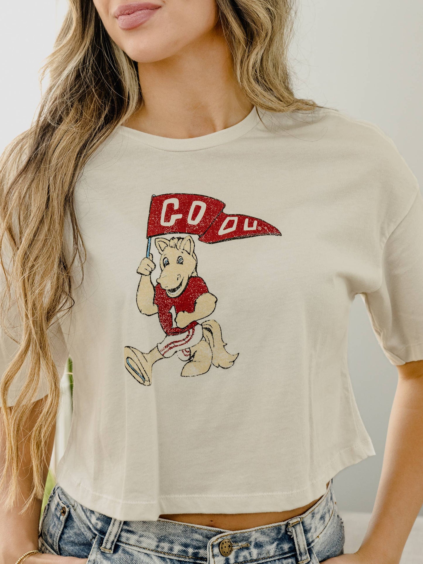 Oklahoma Ou Sooners Mascot Flag Off White Cropped Tee