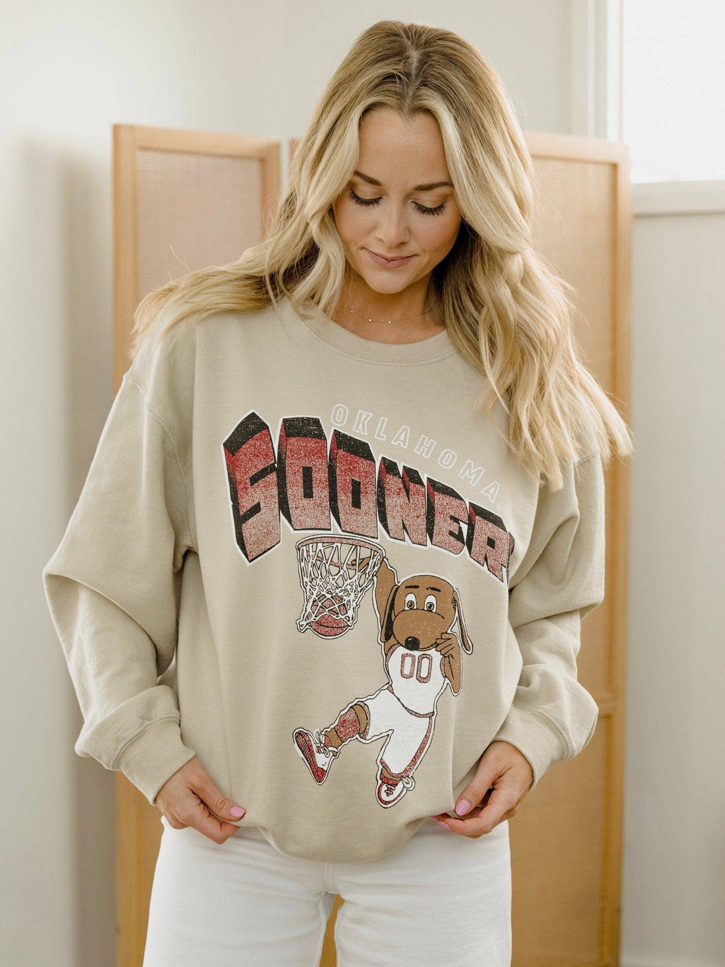 Ou Sooners Basketball Mascot Dunk Sand Thrifted Sweatshirt