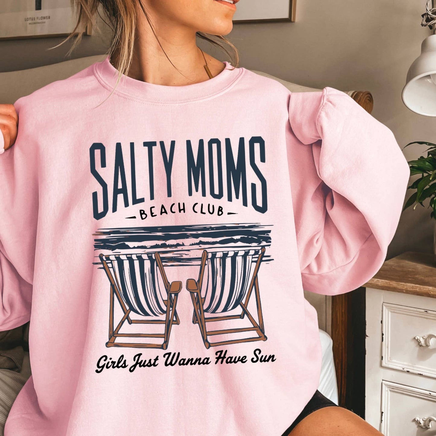 Salty Mom’S Beach Club  Women’S Graphic Sweatshirt