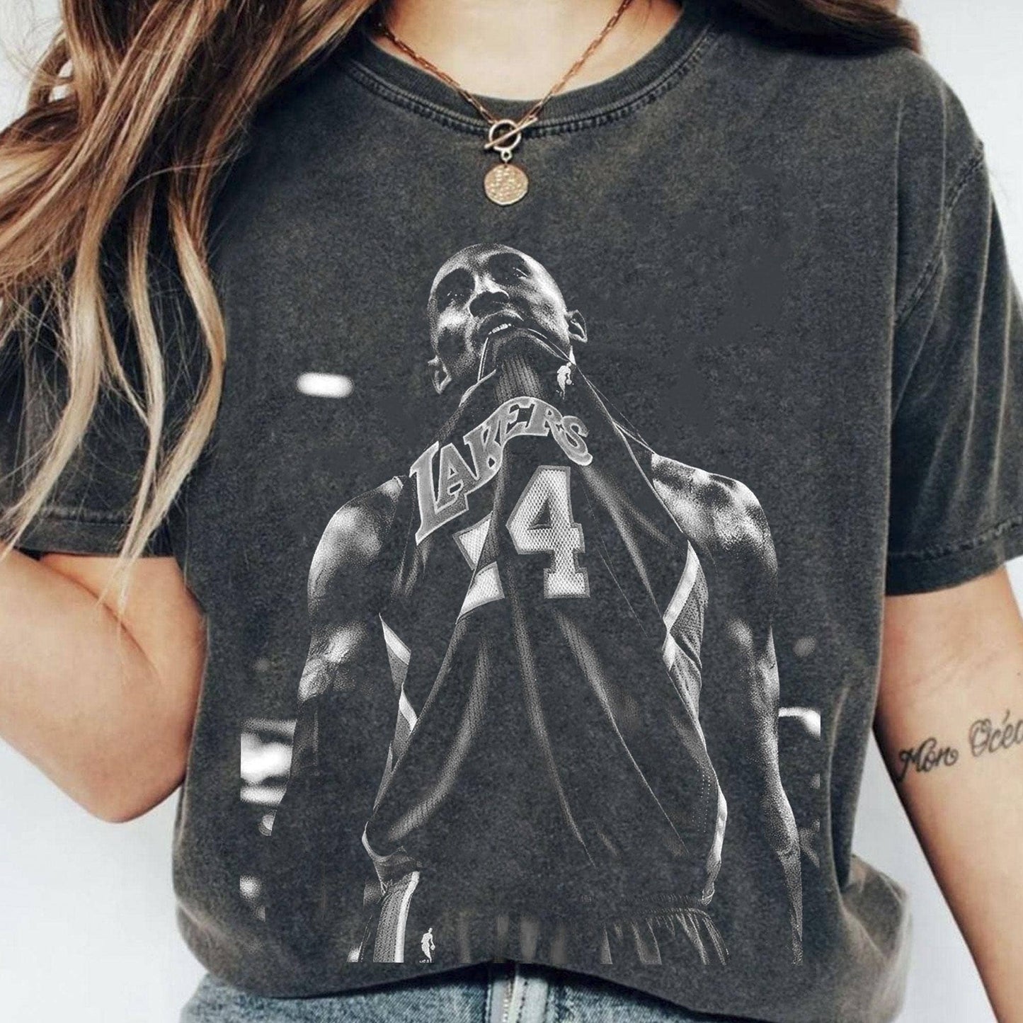 Kobe Bryant Vintage Basketball T-Shirt Unisex Bootleg Merch