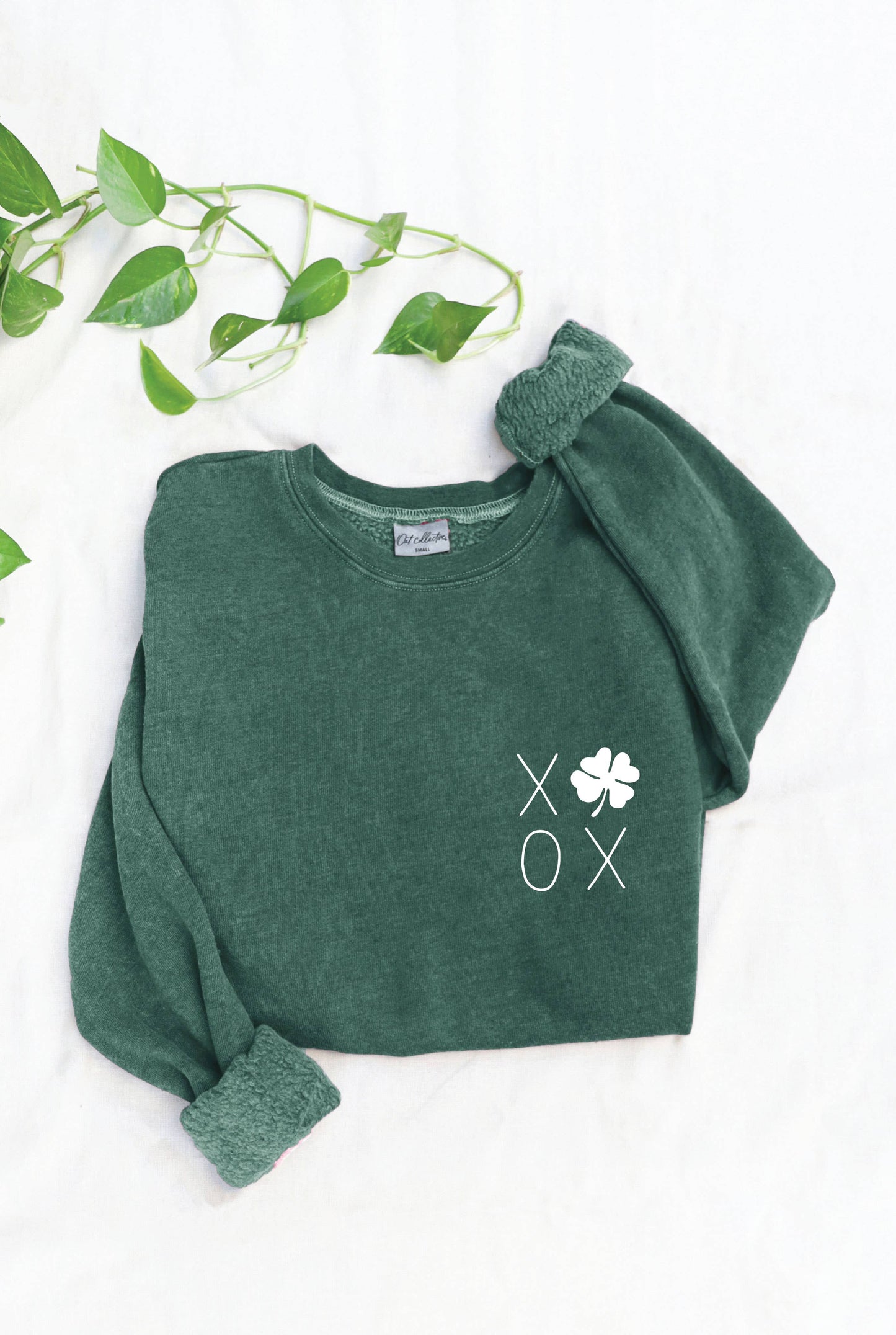Xoxo Clover Mineral Graphic Sweatshirt