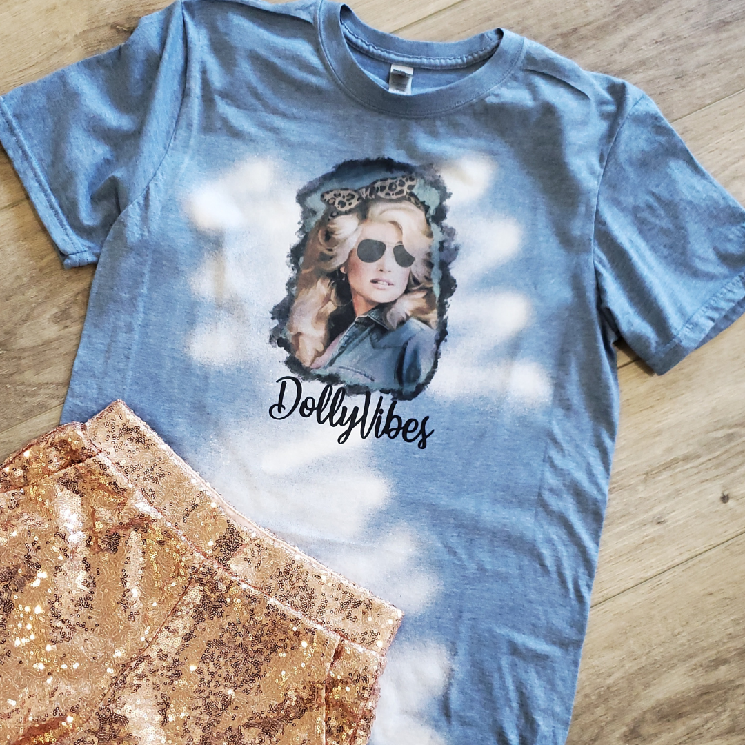 Dolly Vibes Graphic Tee