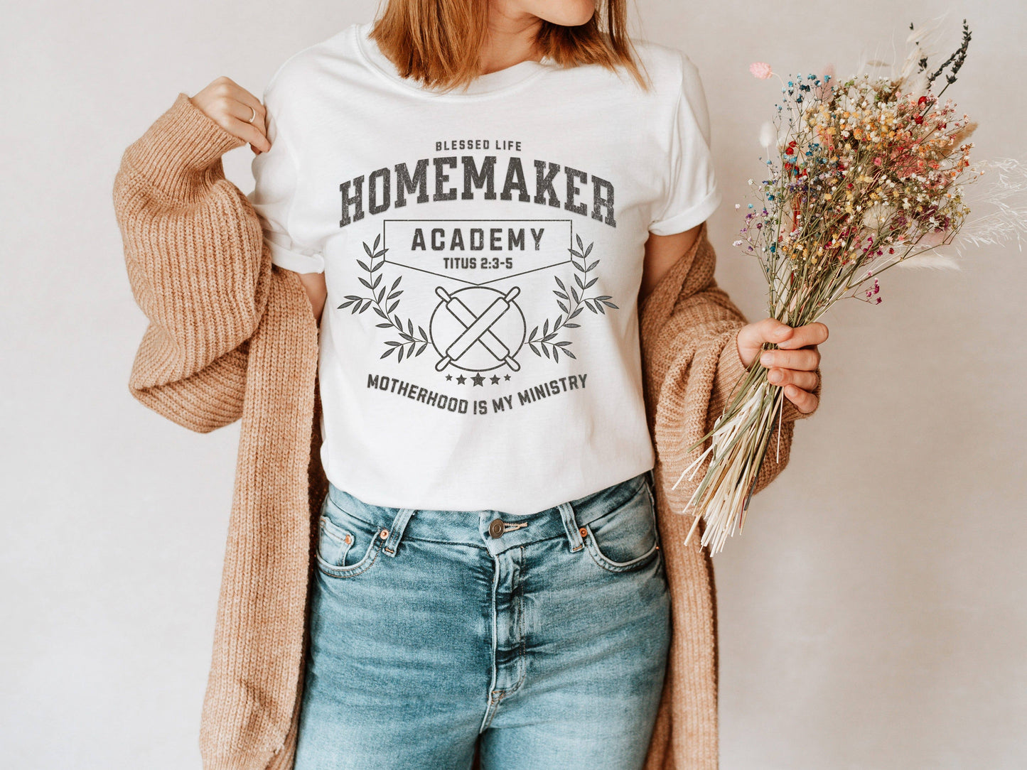 Homemaker College Graphic Tee | Mama Tee