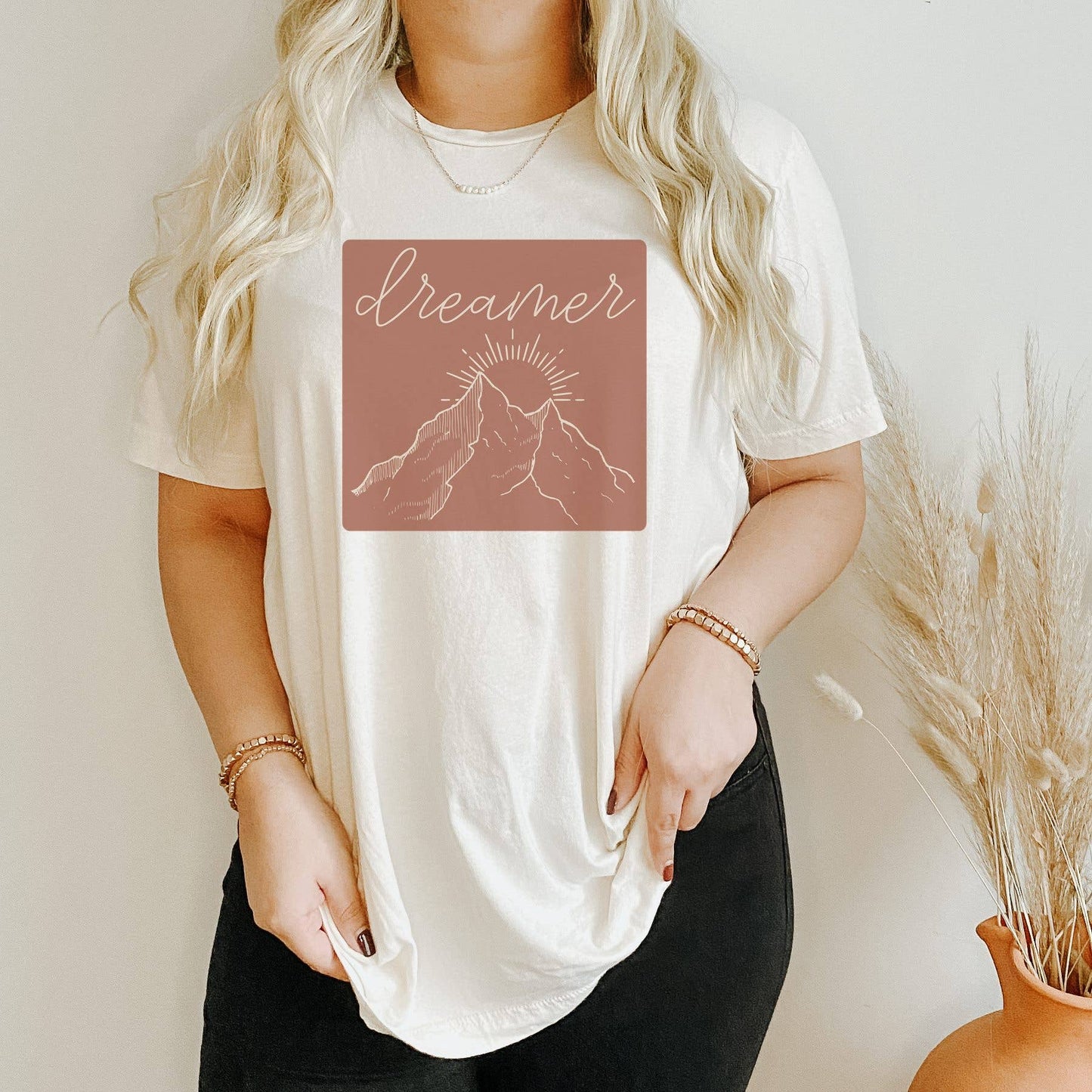 Dreamer Mountains Graphic Tee | Desert Vibes Tee