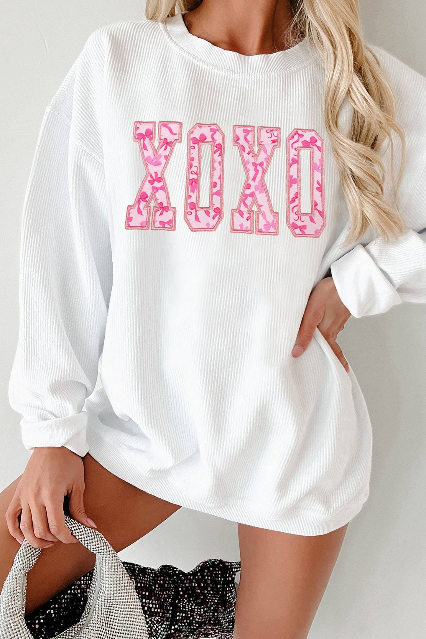 Xoxo Bow Print Embroidered Patch Graphic Sweatshirt (S-3XL)