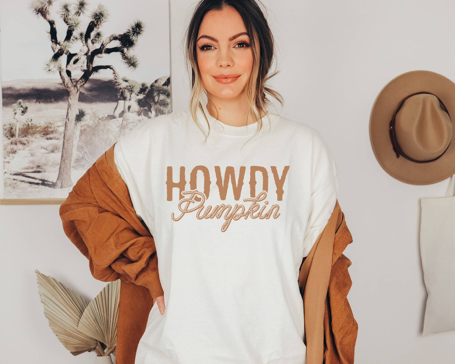 Western Howdy Pumpkin Graphic Tee | Fall Tee